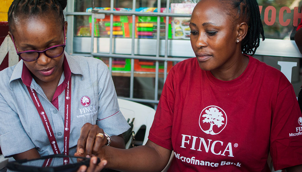 Les innovations dans le domaine des services financiers ont conduit certaines filiales de FINCA à développer des méthodes alternatives d'évaluation du crédit qui prennent en compte un plus grand nombre de personnes.